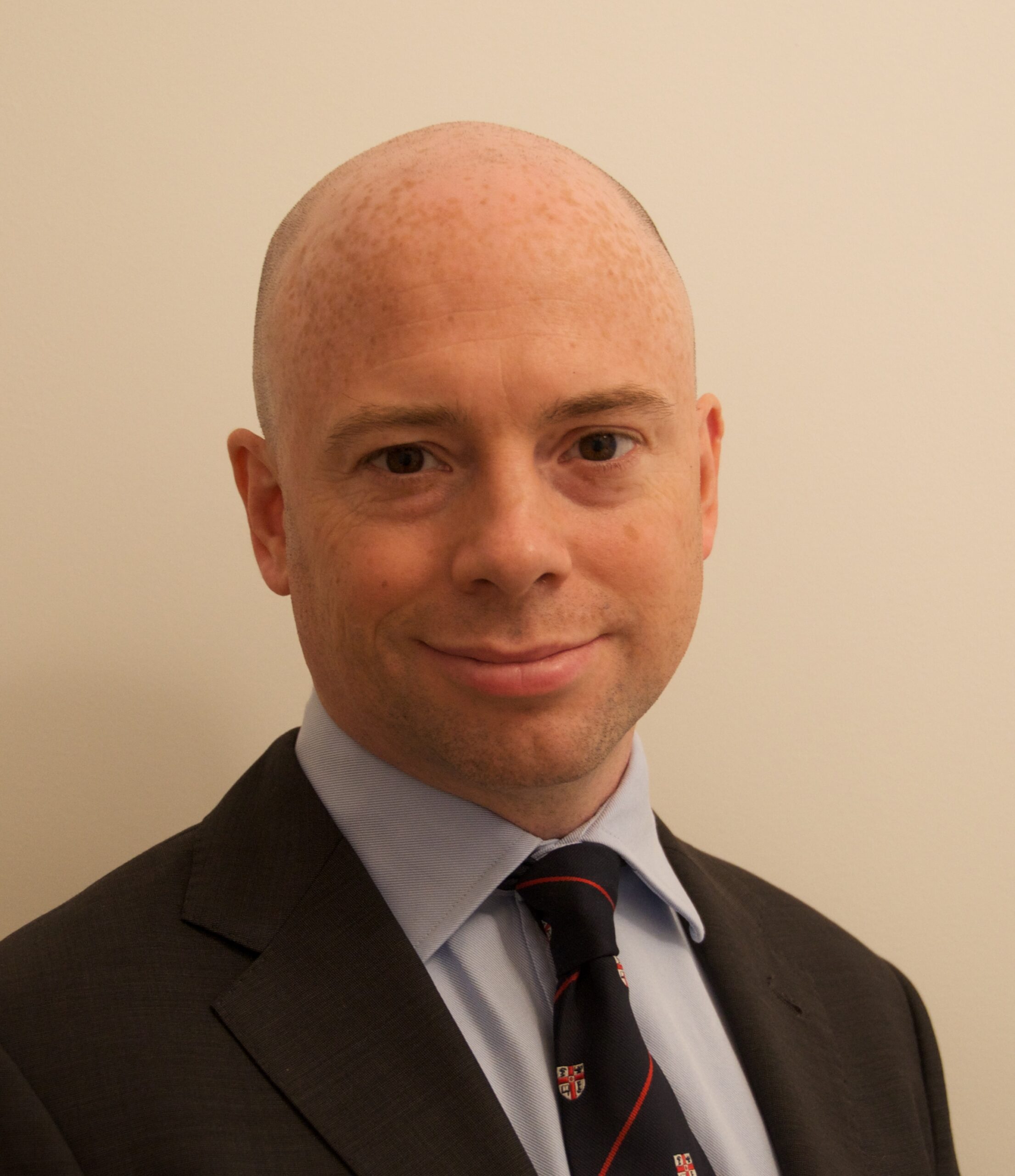 Mr Robert Henderson, Consultant Vitreoretinal Surgeon